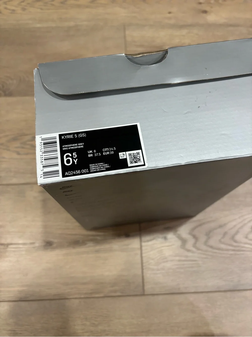 Nike Kyrie 5 Size 6.5Y